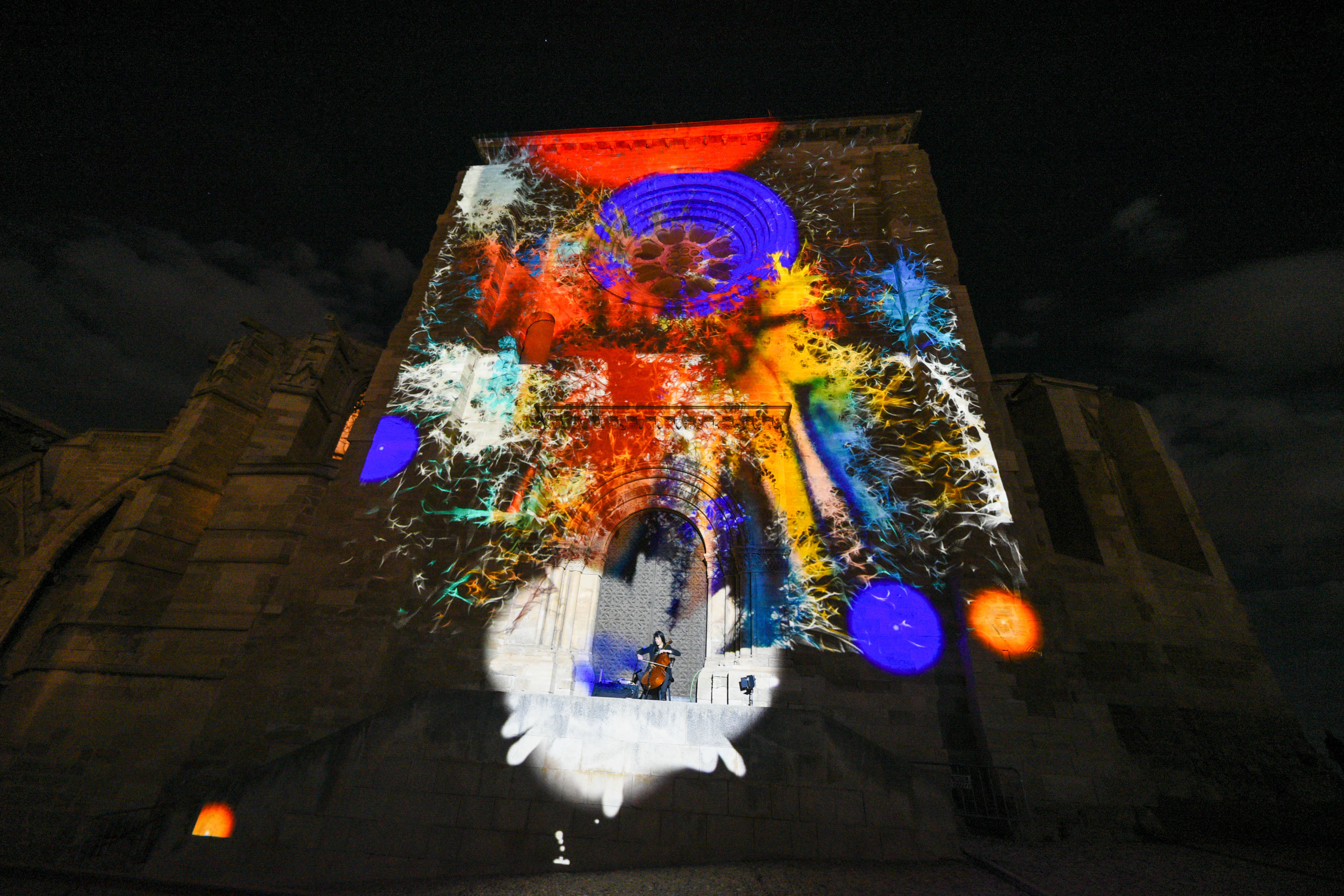 "A taste of nature", muntatge audiovisual de l’artista visual Alba G. Corral, amb la col·laboració de la violoncel·lista Björt Rùnars.