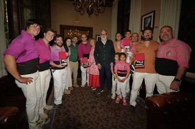 Salutació a les colles castelleres participants, una vegada finalitzada la diada..