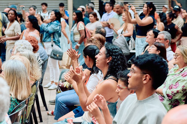 Públic al concert de la plaça de la Paeria