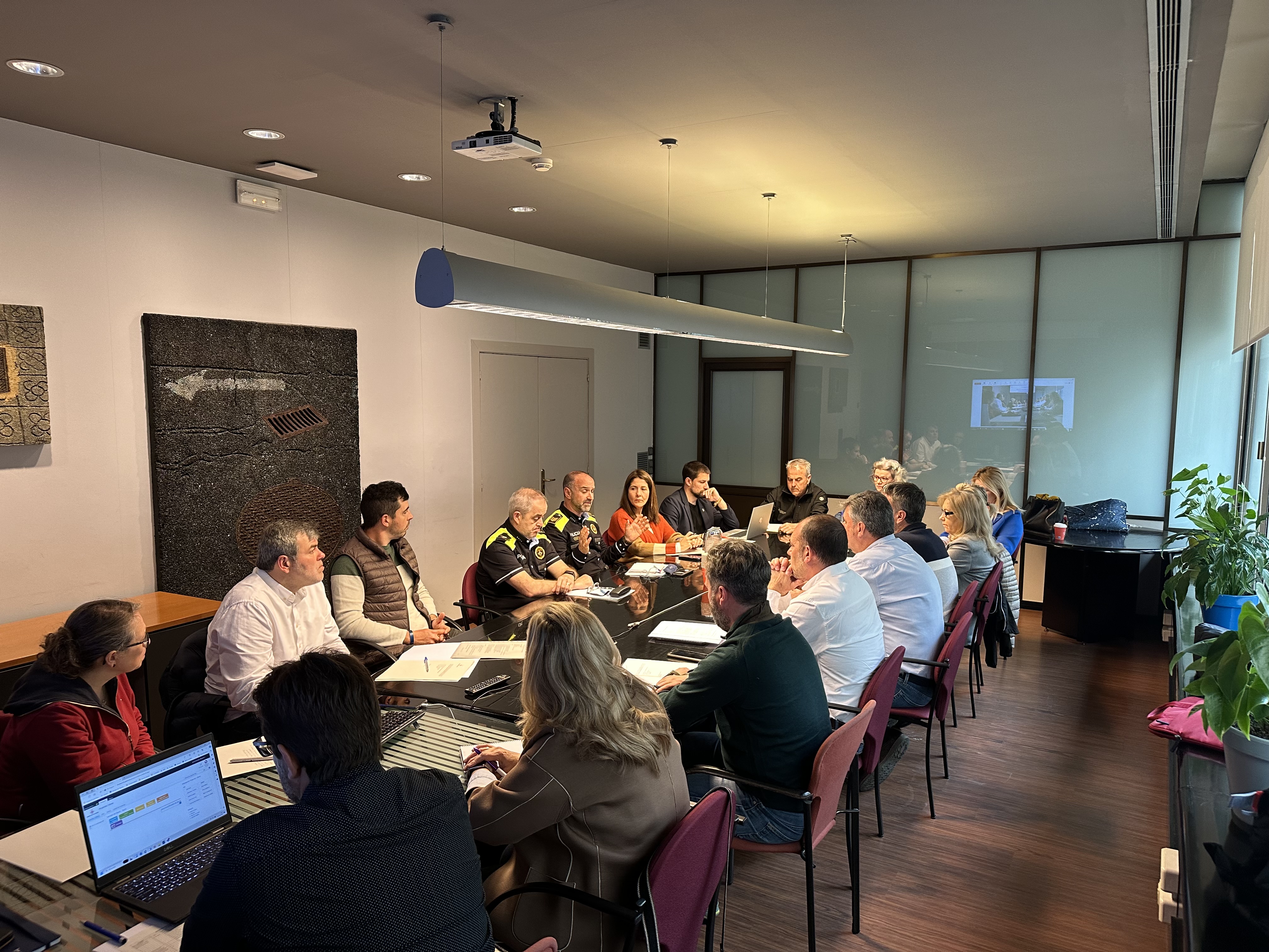 La tinenta d’alcalde de Seguretat, Mobilitat i Civisme, Cristina Morón, ha explicat el pla de xoc a la Comissió de l’Horta que s’ha celebrat aquest divendres.