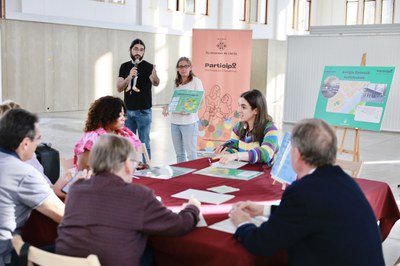 Imatge d'arxiu d'una activitat dels processos participatius de l'Imaginem Lleida, en aquest cas, sobre l'antiga estació d'autobusos..