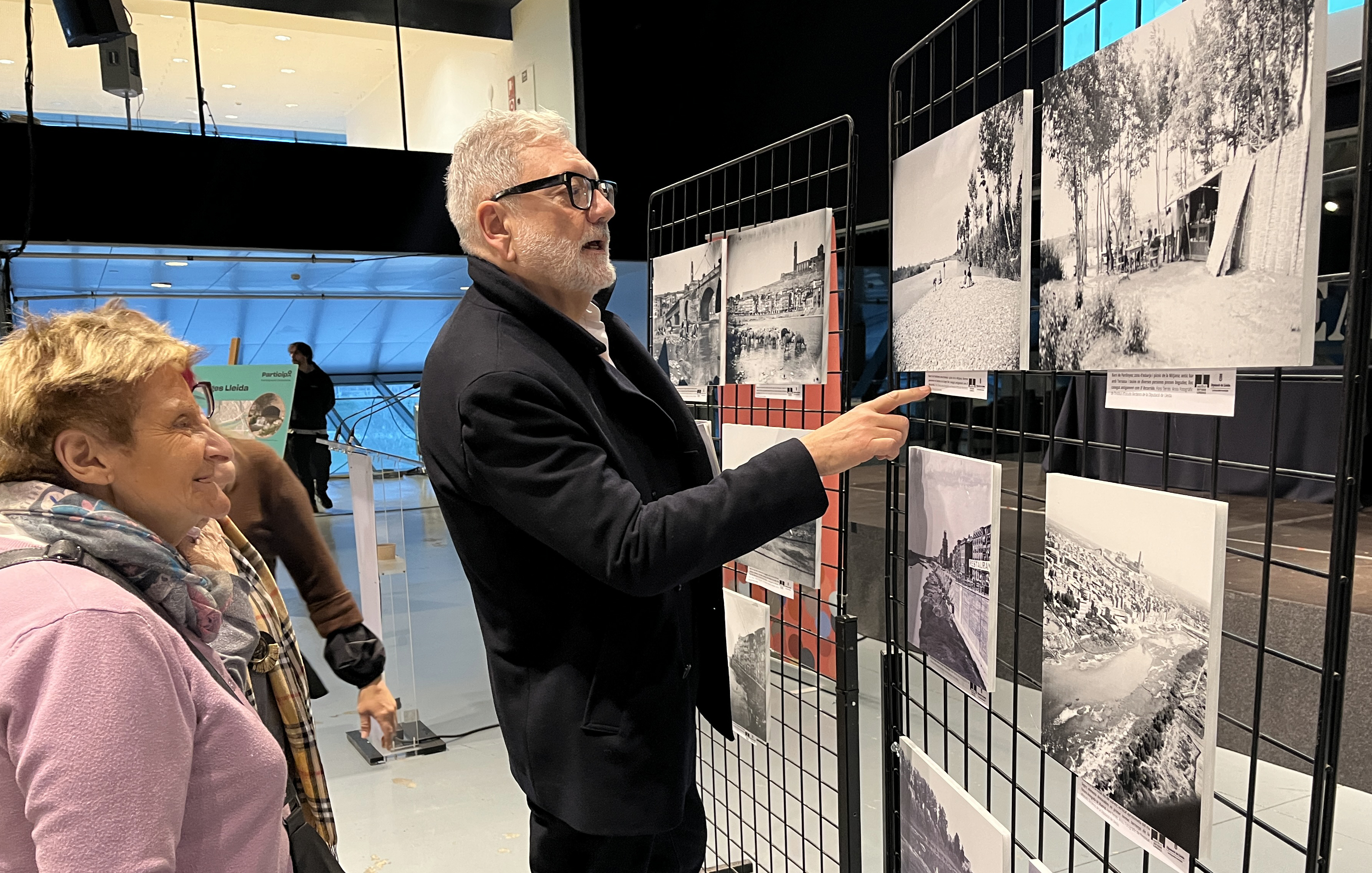 El paer en cap, Fèlix Larrosa, ha participat en el taller de l'Imaginem Platges de Lleida, aquesta tarda, a la Llotja.