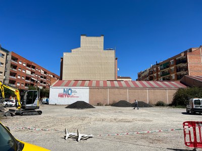 El material fresat preparat per a estendre'l a l'aparcament del carrer Gandhi.