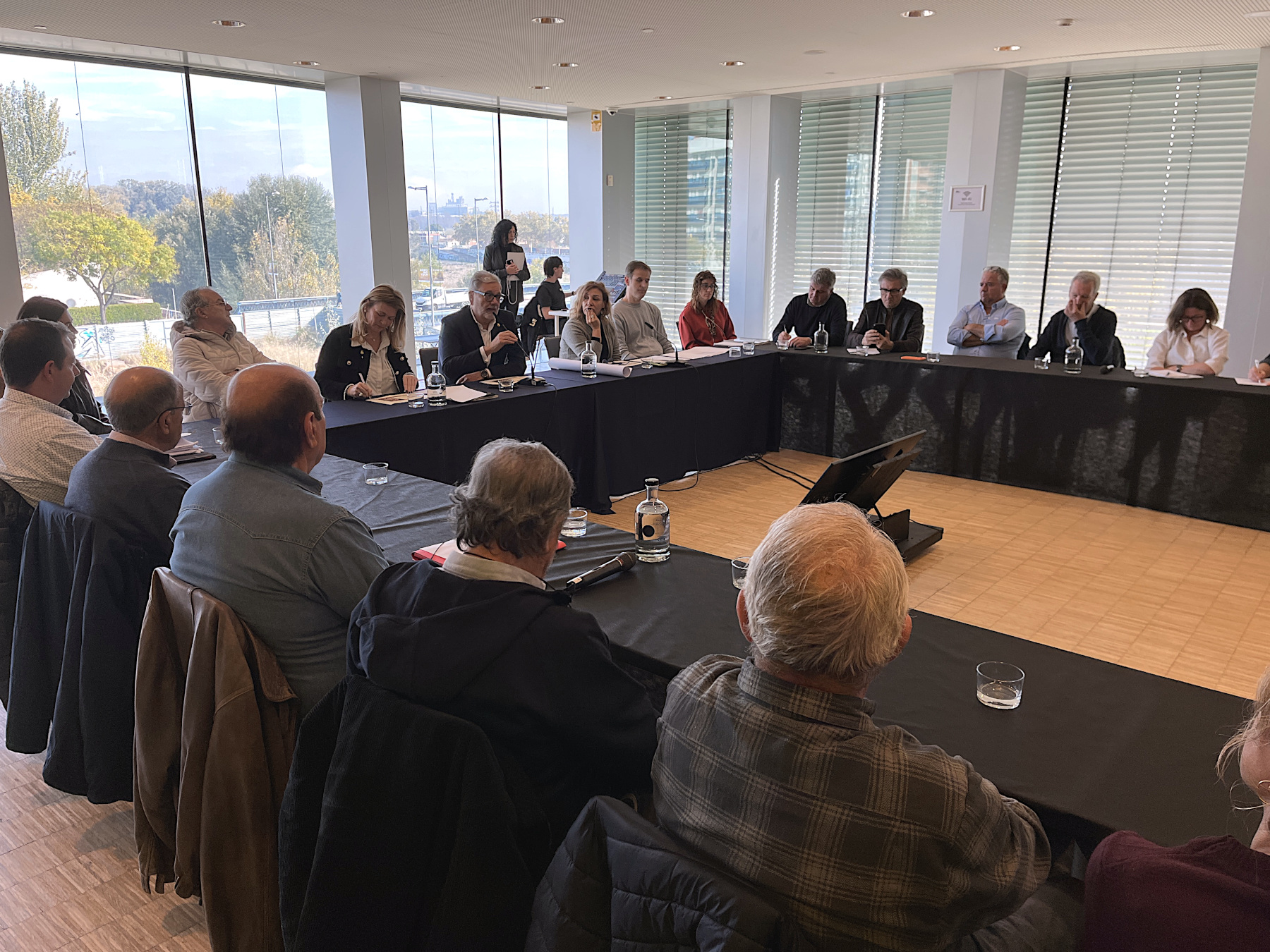 L'alcalde Larrosa ha donat la benvinguda a les persones assistents