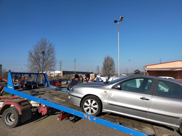 Aquest matí s'han recollit els vehicles cedits per la Paeria perquè el Casal Amistat de Cuba de Lleida pugui fer-los arribar