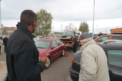 La Paeria ha cedit 25 vehicles que es troben fora d’ús a l'entitat.