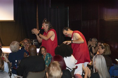 Espectacle d'humor d'ImproClowns en l'acte per celebrar els 30 anys de cooperació a Lleida..