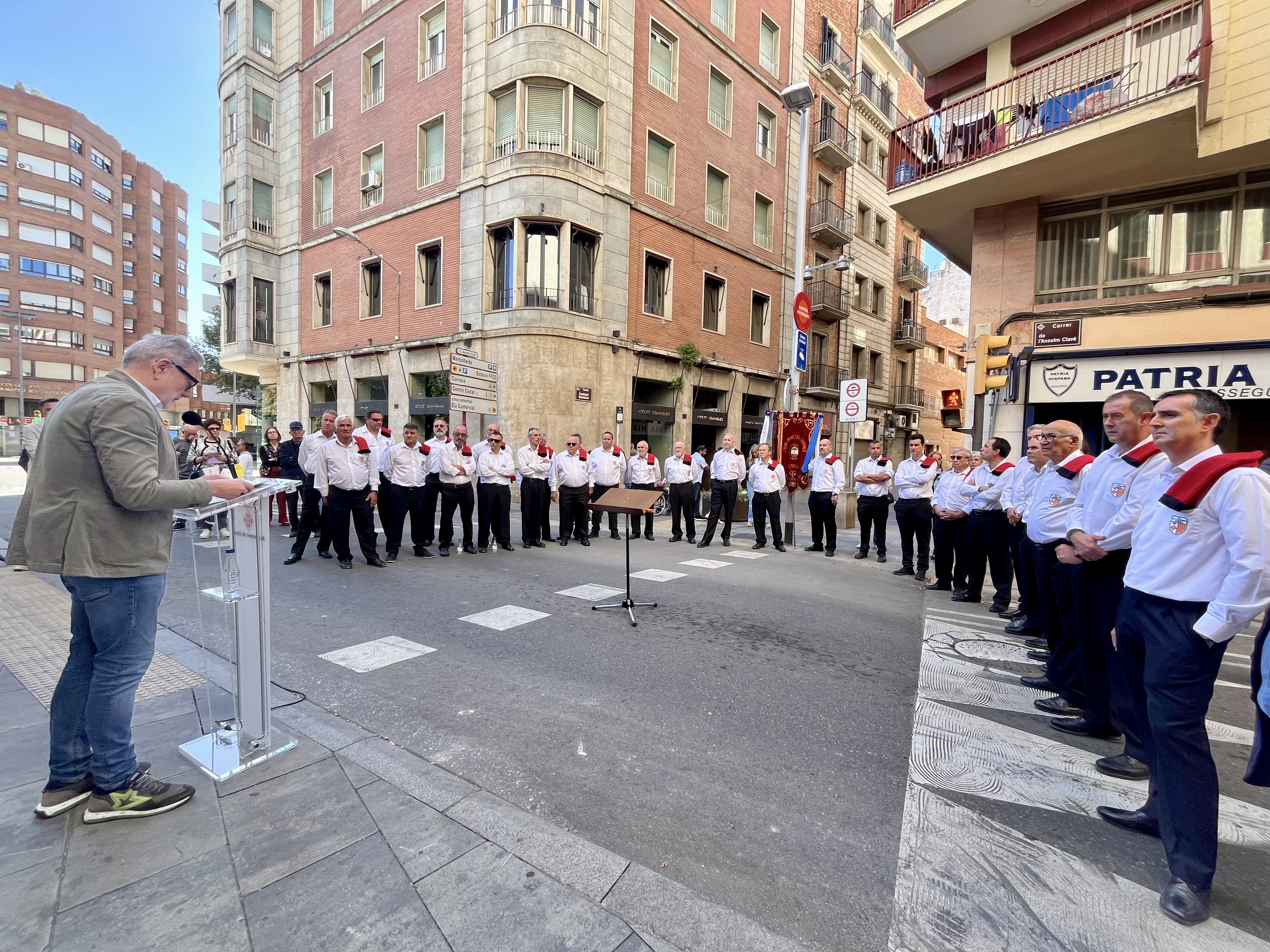 L'alcalde, Fèlix Larrosa, durant l'acte commemoratiu