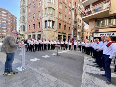 L'alcalde, Fèlix Larrosa, durant l'acte commemoratiu.