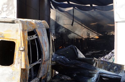 Aquest matí encara hi havia punts que cremaven dins les naus..