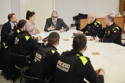 Larrosa ha tingut una trobada amb els agents que treballen al barri, així com amb els comandaments de la Guàrdia Urbana en què li han traslladat que ….