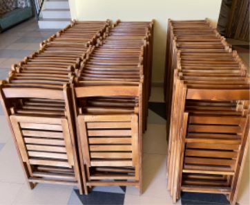 La Paeria posa a l'abast de les entitats un seguit de material, com un equip de so, cadires o una estructura lila de fusta per treballar la perspecti….