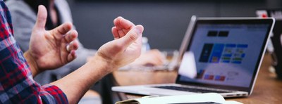 El projecte Obrin Finestres pretén generar espais d'intercanvi de coneixements sobre l'ús de les tecnologies de la inforamació i la comunicació i les….