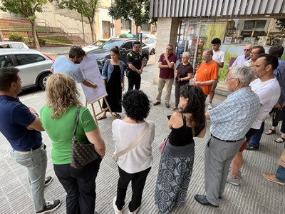 Morón i els tècnics han atès els dubtes i consultes del veïnat.