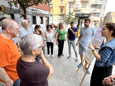 Un moment de la trobada per explicar les obres.