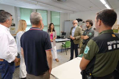 Larrosa, acompanyat d'Iglesias, Morón i Queralt, ha visitat avui les dependències d'Interior.