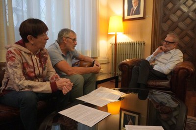 El paer en cap, Fèlix Larrosa, ha rebut la representació de la Plataforma Lleida 1936. Entre altres, hi havia Joan Ramon Segura i Magda Ballester..