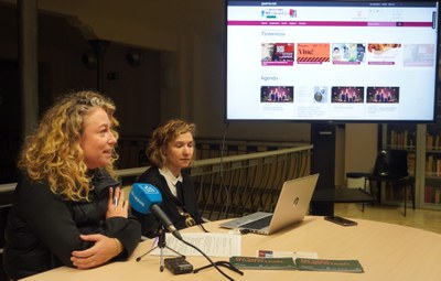 La regidora Pilar Bosch ha presentat l'agenda única que recull l'activitat cultural de la ciutat..