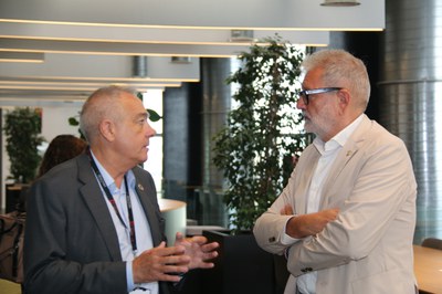 Navarro i Larrosa conversen sobre el projecte.