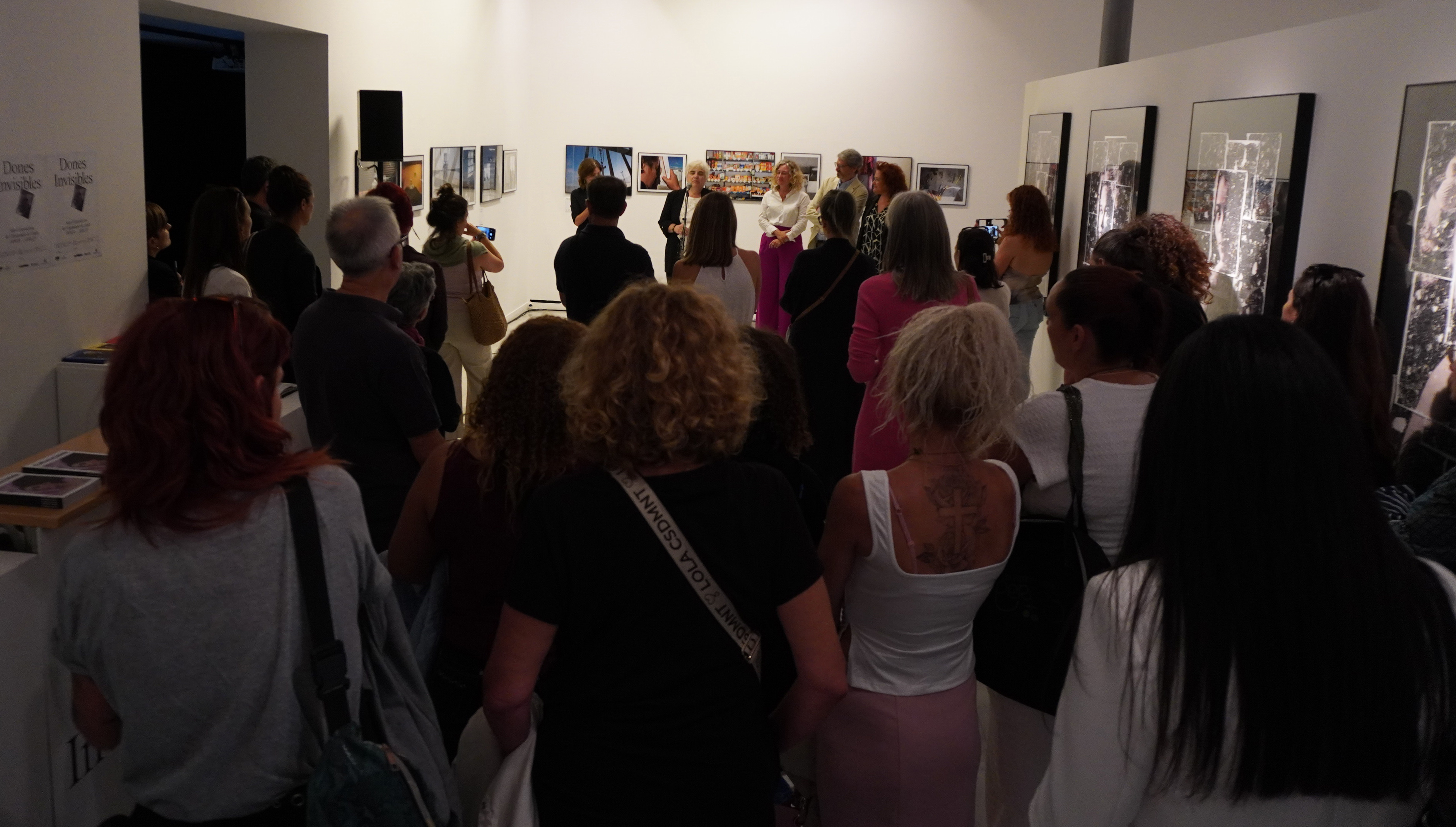 "Dones Invisbles. Traspassant l'objectiu" es pot visitar fins al 5 de gener del 2025 a la Sala d'Exposicions de l'Ajuntament de Lleida.