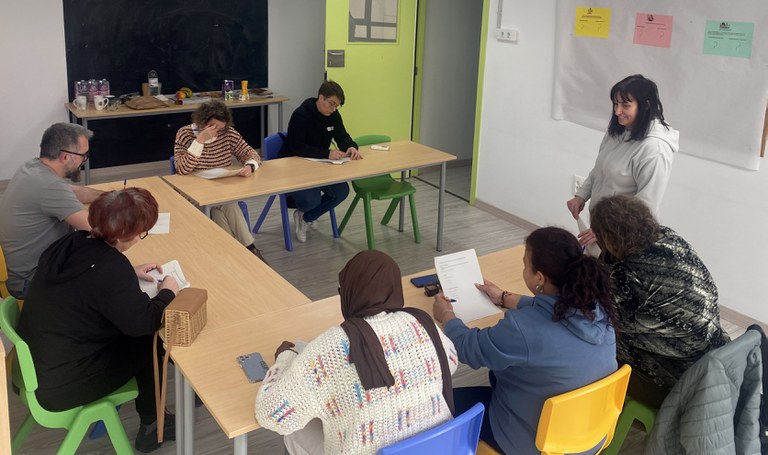 El Programa de desenvolupament de competències emocionals, educatives i parentals s'ha implementat amb els SIS Marge, Esquerre, zona Nord-est (a la foto), Mariola i Centre Històric -en aquest darrer, més centrat en adolescència-.