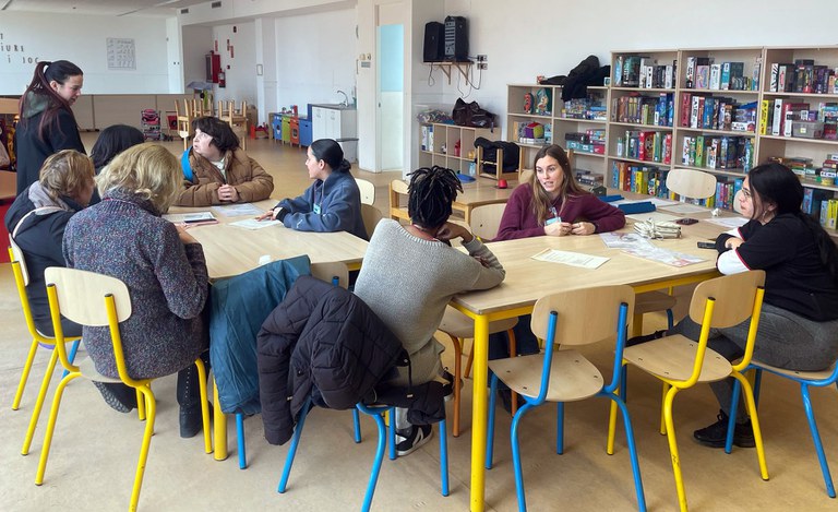 Finalitza el Programa de desenvolupament de competències emocionals, educatives i parentals, amb la participació de 48 famílies de la ciutat.