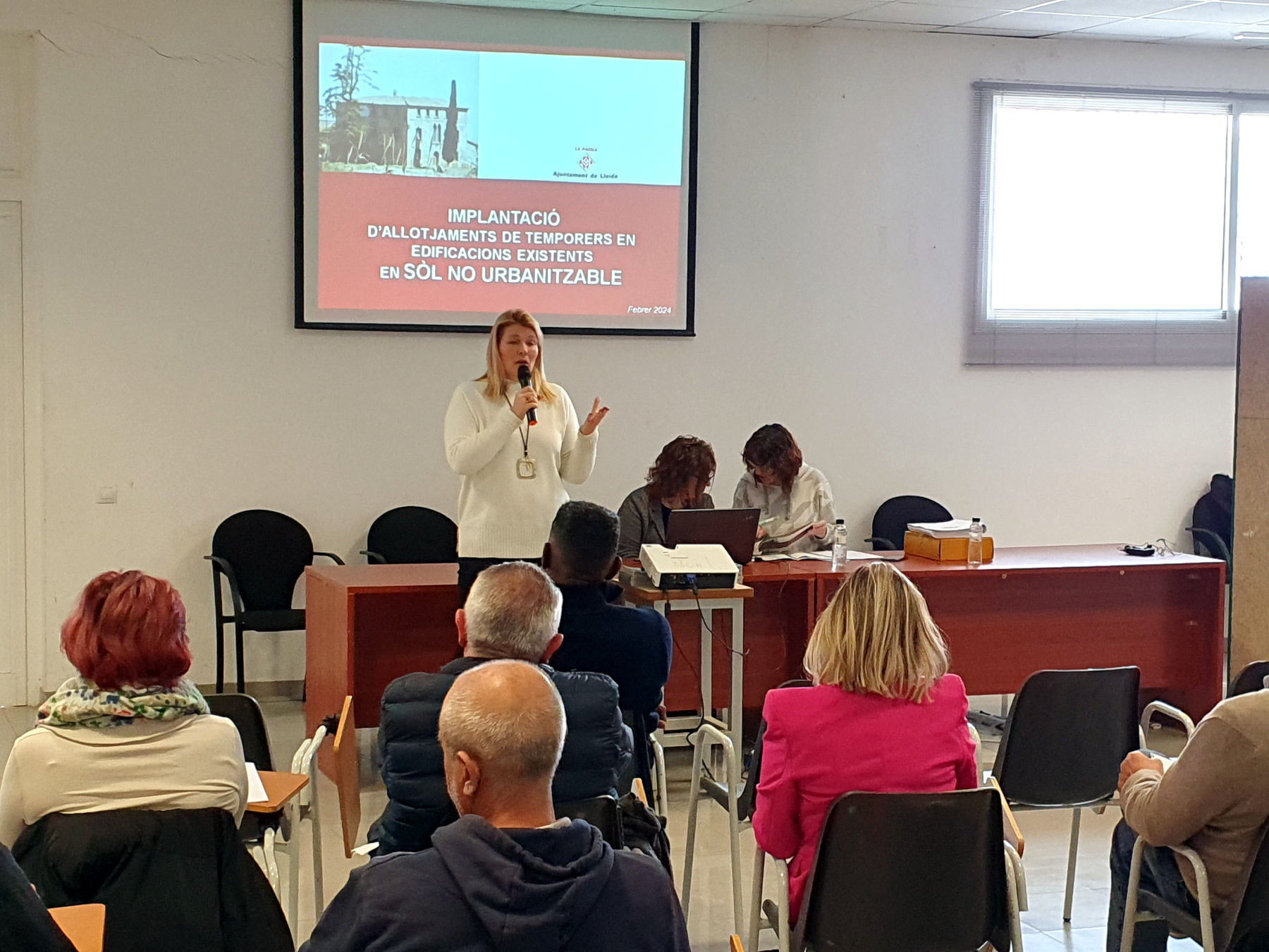 Un moment de la intervenció de la tinenta d'alcalde