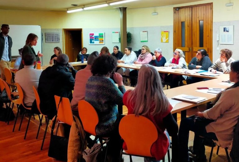 Salutació del regidor de Cooperació, Jackson Quiñónez, en la primera sessió formativa del curs que s'ha organitzat aquest febrer per a entitats de l'àmbit.