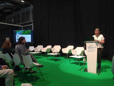 La responsable del projecte de la regidoria de sostenibilitat, Esther Fanlo, ha exposat les línies estratègiques de l'URBAN-NAT.