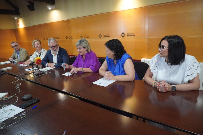 A la roda de premsa de presentació de l'activitat del SOE hi han assistit també regidora Pilar Bosch, la responsable de l’Àrea de mediació i drets humans del Col·legi de l'Advocacia de Lleida, Anna Llauradó, i la responsable del Torn d’ofici i estrangeria, Almudena González.