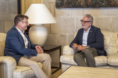 El paer en cap, Fèlix Larrosa, i l'alcalde Antonio Sanjuán acorden establir un marc estable de cooperació per impulsar la promoció econòmica, turísti….