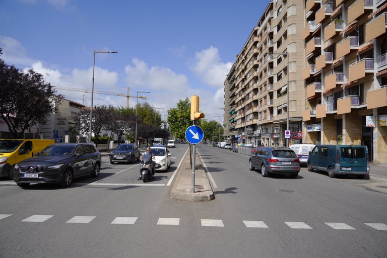 Es situarà al costat dels números imparells (on hi ha el gimnàs Viding Ekke) i la seva construcció comportarà l’eliminació d’una filera d’aparcaments en el primer tram, i del carril de circulació situat més a la dreta, en el segon