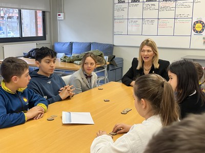 Els nens i nenes proposen iniciatives i bones pràctiques per estalviar aigua, llum i gas a les escoles.