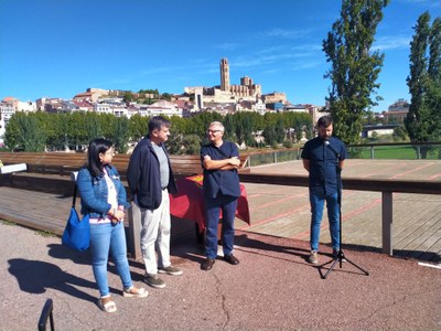 L'atra plafó que s'ha col·locat a la passarel·la dels Camps Elisis..