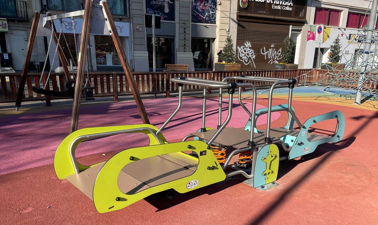 Un dels jocs inclusius instal·lats aquest dilluns a l'espai Rovelló.