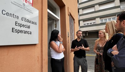 Visita als treballs de pintura que s'estan fent al Centre d'Educació Especial Esperança de Lleida..