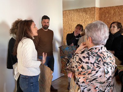 Enjuanes ha visitat avui l'última sessió del taller d'artteràpia.