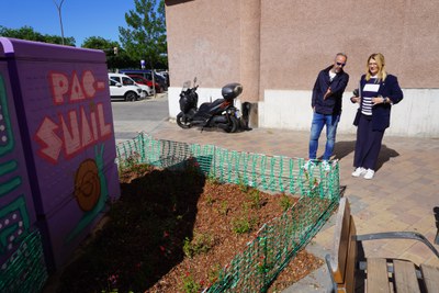 També s'han millorat espais a la plaça situada al final del carrer Vila Antònia.