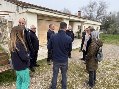 La regidora ha conversat amb el personal del CAAC.