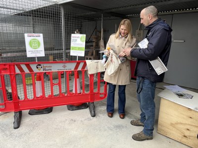 Les persones que adoptin un gat o un gos al refugi rebran un kit d'obsequi per facilitar l'adaptació a la nova llar.