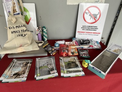 Material de la campanya per promoure les adopcions.