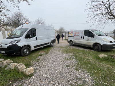 El servei disposarà d'una nova furgoneta més gran, a l'esquera pendent de retolació.