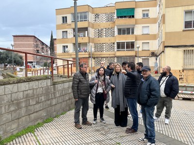 Un moment de la visita a la plaça central dels blocs.