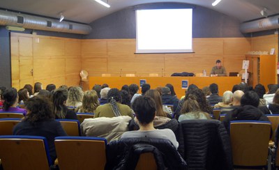 Un centenar de persones van assistir a la xerrada sobre el nou Reglament d'Estrangeria, que entrarà en vigor al maig..