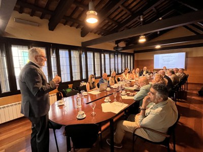 L'alcalde Fèlix Larrosa explica l'informe sobre el model econòmic de la ciutat al CES i el CTESC.