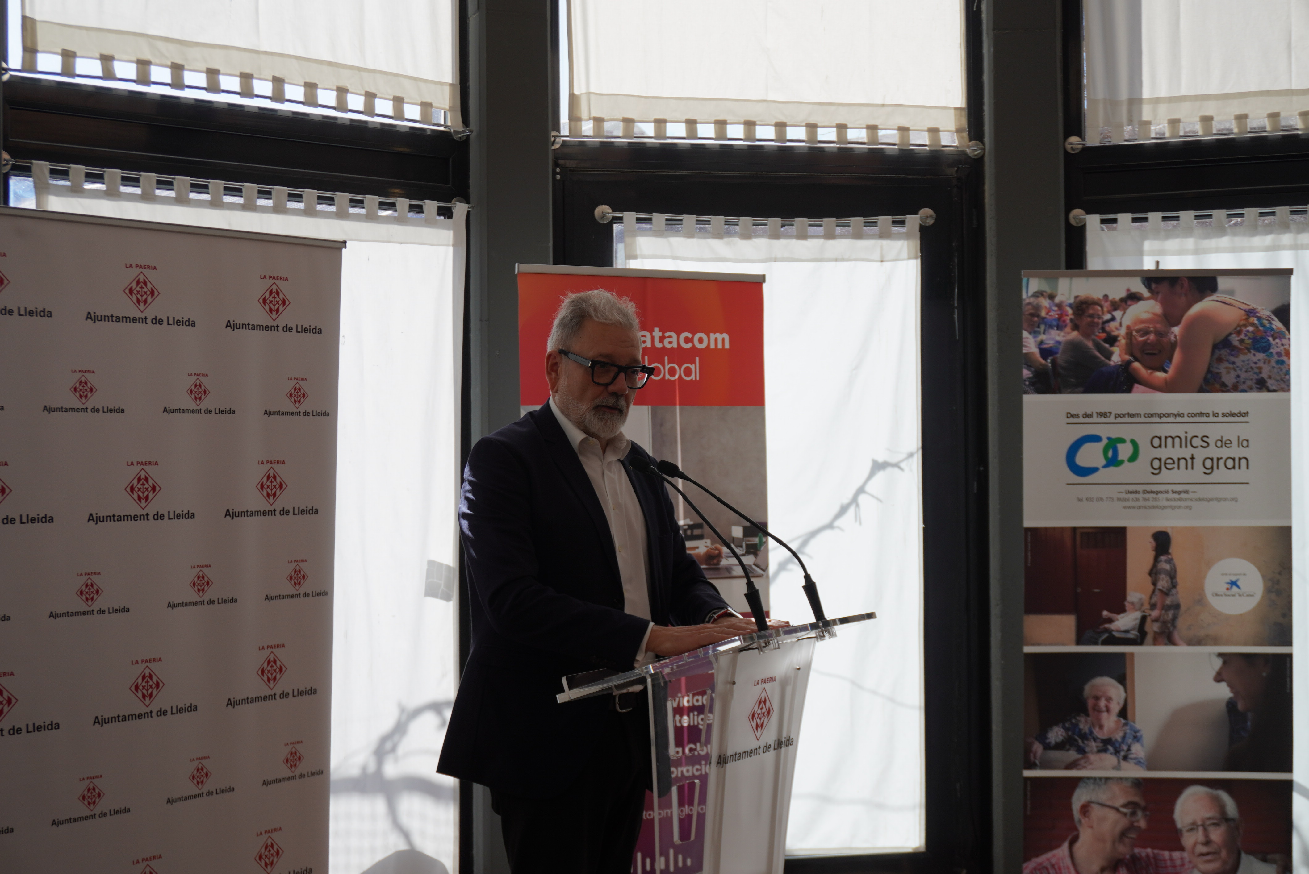 El paer en cap, Fèlix Larrosa, ha presentat amb els agents implicats el projecte pilot Sèniors Meet contra la solitud en el col·lectiu sènior.