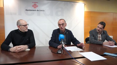 El paer en cap, Miquel Pueyo, i el regidor Jaume Rutllant, han explicat que al febrer es posarà en marxa una brigada de reforç de la recollida de residus.
