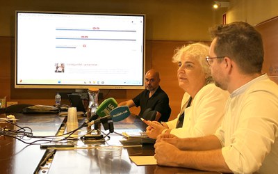 L'alcaldessa accidental, Carme Valls, i el regidor Roberto Pino, han presentat la nova web del PAM, que reforça el retiment de comptes i la transparè….