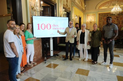 L'alcalde Larrosa, acompanyat del seu equip de govern, ha presentat els "100 dies, 100 mesures"..