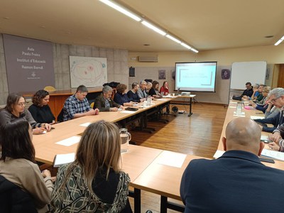 La reunió del Consell Escolar Municipal, aquest dimarts, a la Sala Paulo Freire..
